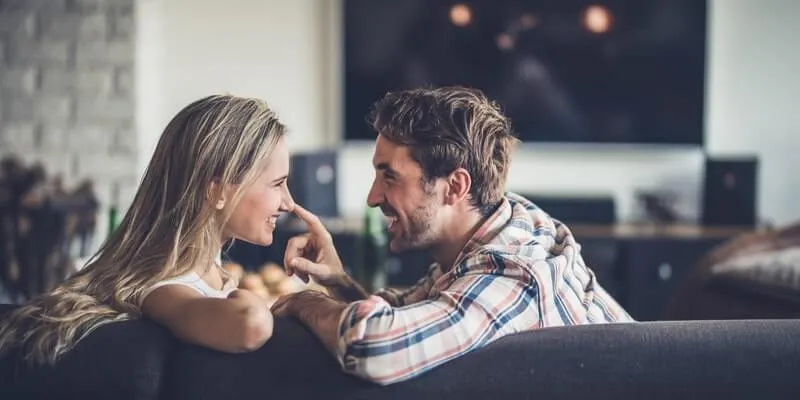 Femmes qui aiment les Hommes plus âgés