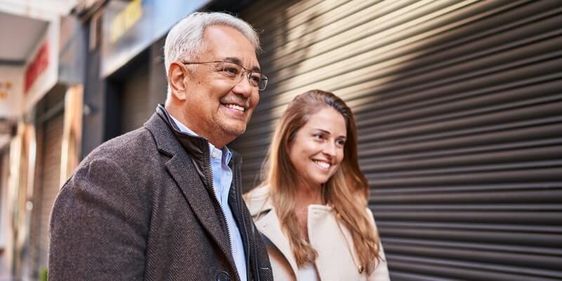 Pourquoi les femmes aiment les hommes plus âgés