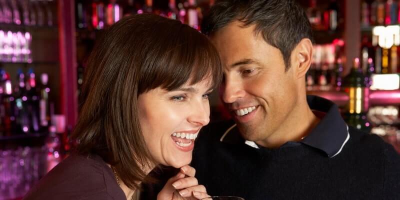 Comment un homme doit-il reagir quand une fille le drague