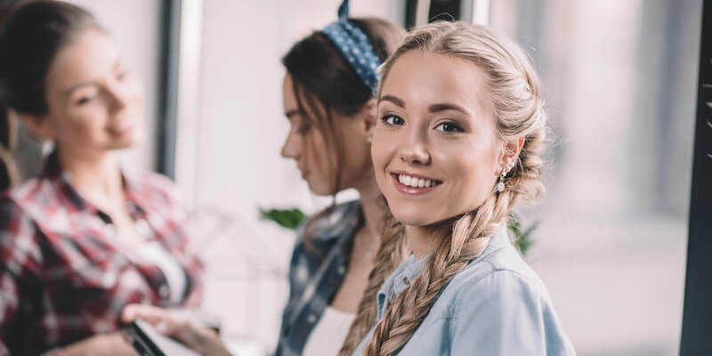 Comment attirer une femme sans lui parler