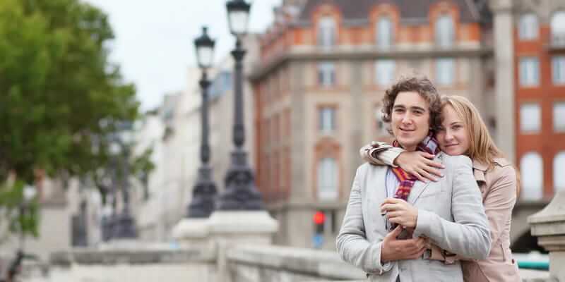 Comment faire bonne impression en abordant des femmes a Paris