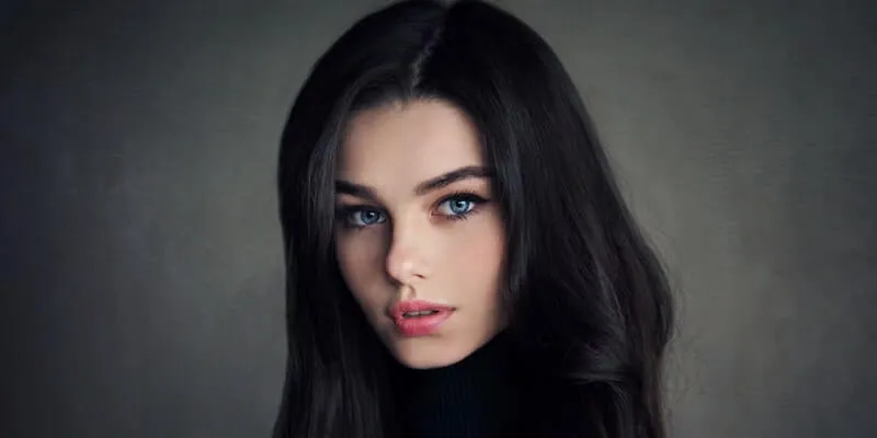 Brunette aux yeux Bleus