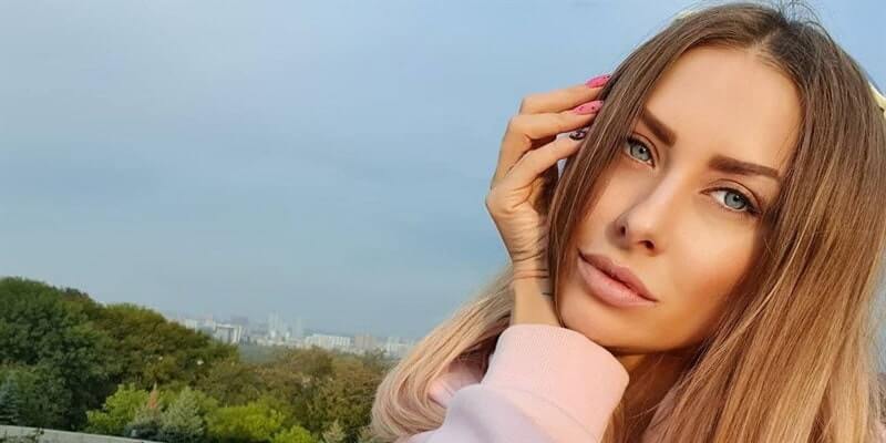 Femmes aux yeux Gris