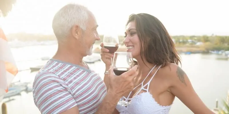 Sortir avec une femme beaucoup plus jeune