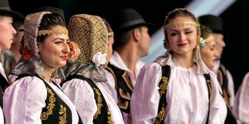 Traditions du mariage roumaine